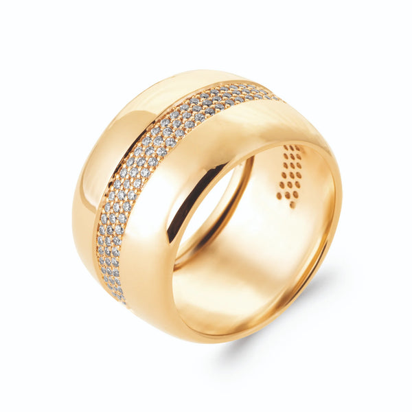 Bague bandeau bombé poli et fine bande de zircons pavés en plaqué or, vue de trois quarts