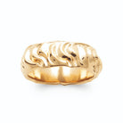 Bague bandeau bombé sculpté de vagues organiques plaqué or, vue de face