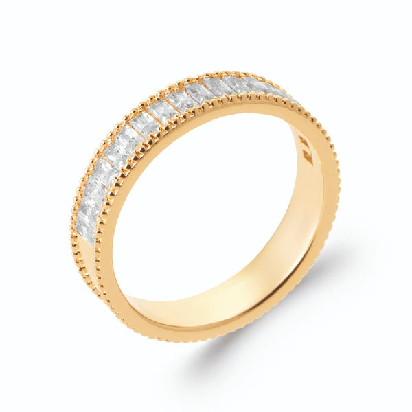 Bague bandeau bords perlés et ligne de zircons baguettes en plaqué or, vue de trois quarts