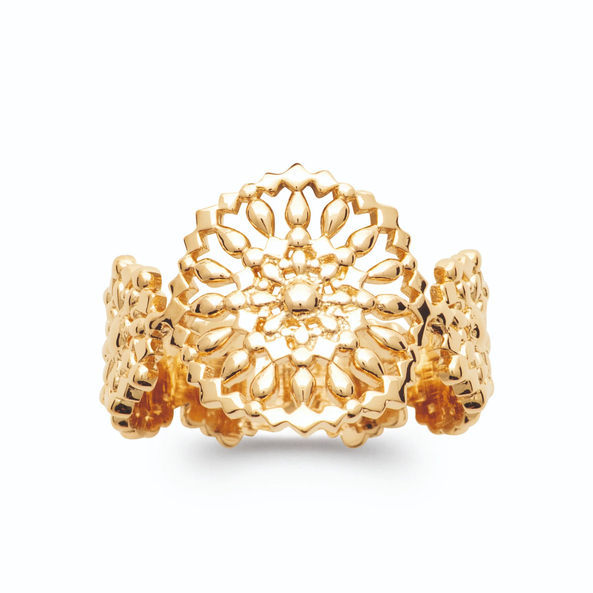 Bague bandeau dentelle de filigrane et rosace ajourée plaqué or, vue de face