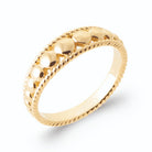 Bague bandeau à gouttes martelées entre deux bordures torsadées en plaqué or