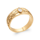 Bague bandeau gravé de feuillages et zircon ovale serti clos en plaqué or
