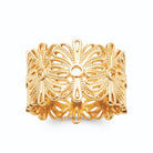 Bague bandeau large ajouré de fleurs en filigrane plaqué or, vue de face