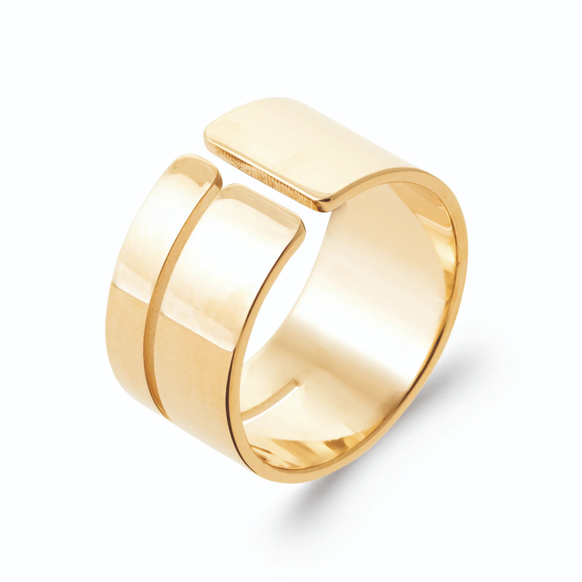 Bague bandeau large en blocs décalés d’or poli en plaqué or, vue de trois quarts