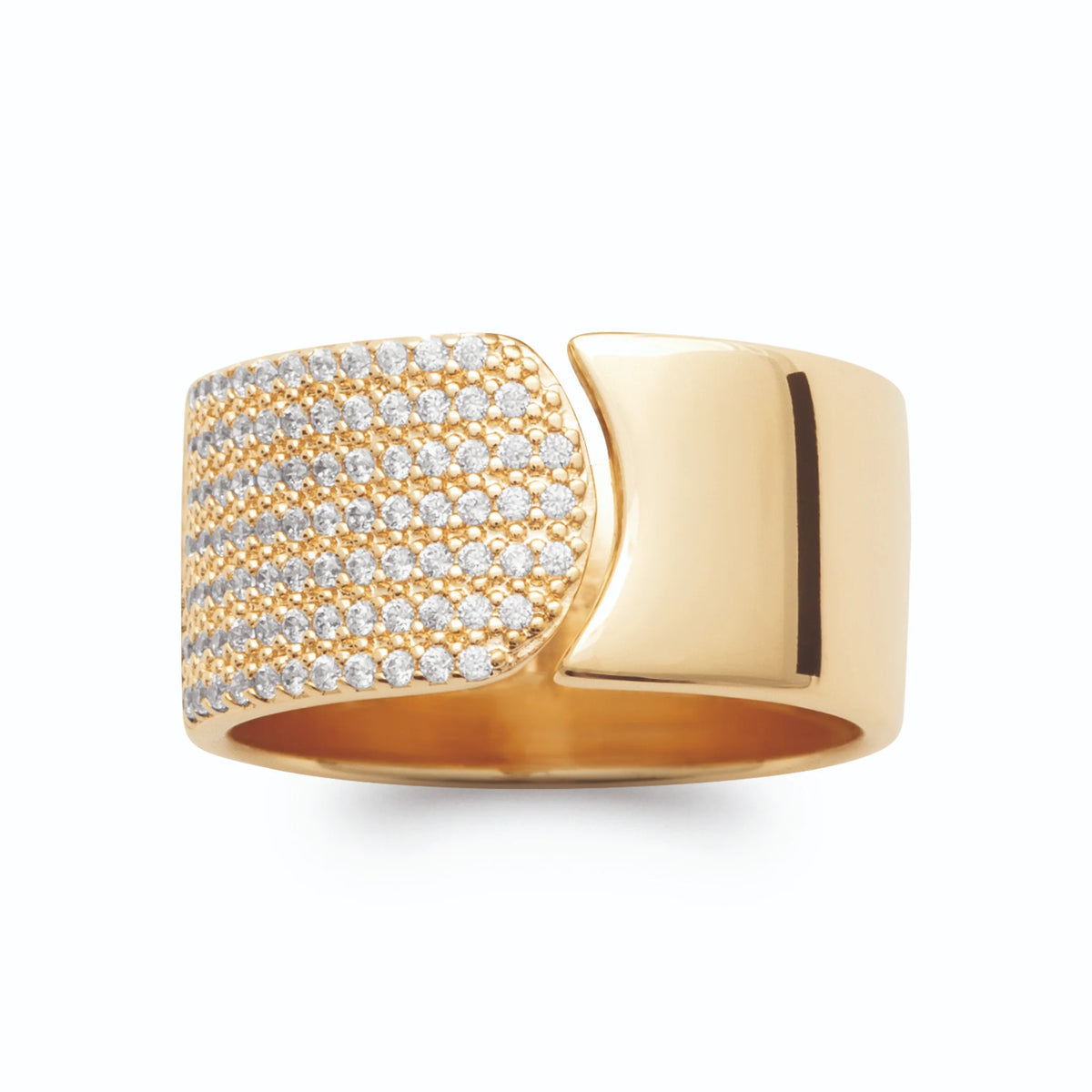 Bague bandeau large mi-pavé mi-poli à découpe arrondie plaqué or, vue de face