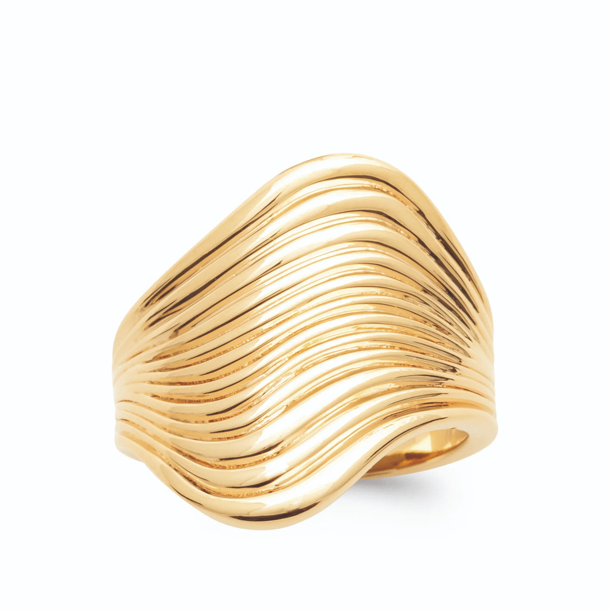 Bague bandeau large ondulé à nervures en vagues plaqué or, vue de face