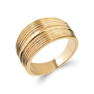 Bague bandeau large strié de fines lignes parallèles en plaqué or