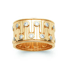 Bague bandeau très large méandres en relief et zircons en plaqué or