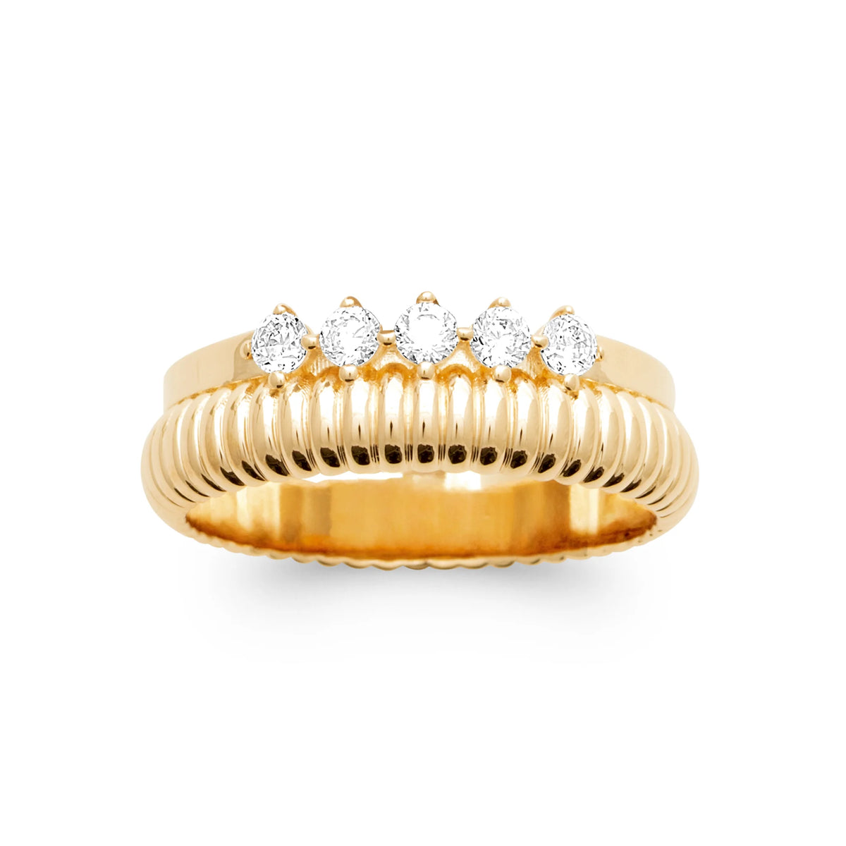 Bague bombée godronnée rangée de zircons plaqué or, vue de face