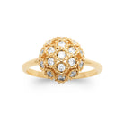Bague boule ajourée sertie de zircons plaqué or, vue de face