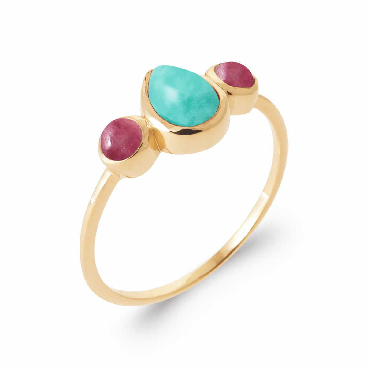 Bague cabochon ovale bleu turquoise et deux cabochons framboise en plaqué or