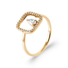 Bague cadre carré pavé et zircon poire suspendu en plaqué or, vue de trois quarts