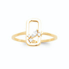 Bague cadre rectangulaire ouvert et grappe de zircons plaqué or, vue de face