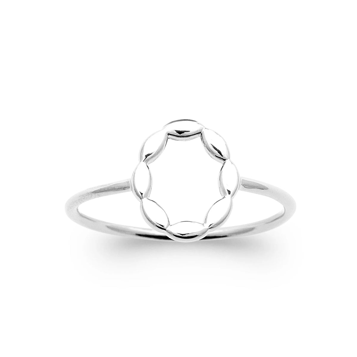 Bague cercle de maillons ovales en argent 925 rhodié, vue de face