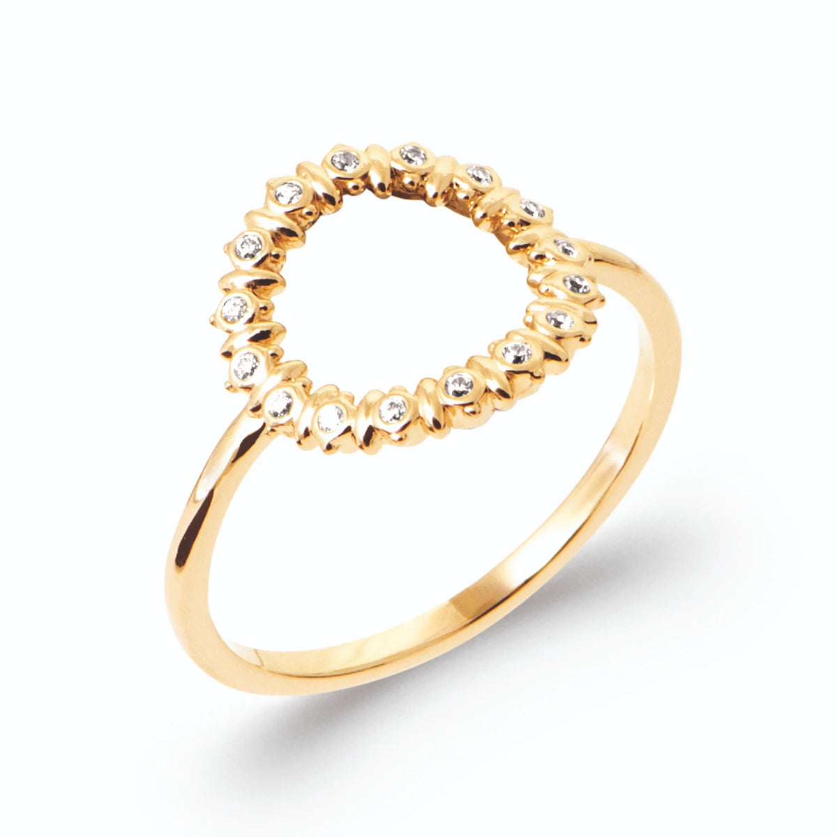 Bague cercle ouvert couronne de zircons et pointes d’or en plaqué or, vue de trois quarts