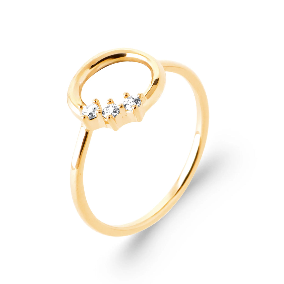 Bague cercle ouvert trio de zircons en plaqué or, vue de trois quarts