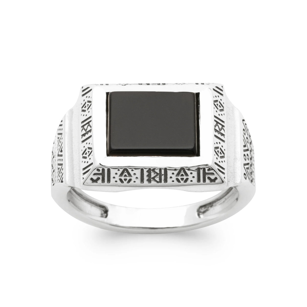 Bague chevalière agate noire à bordure gravée en argent 925 homme vu de profil