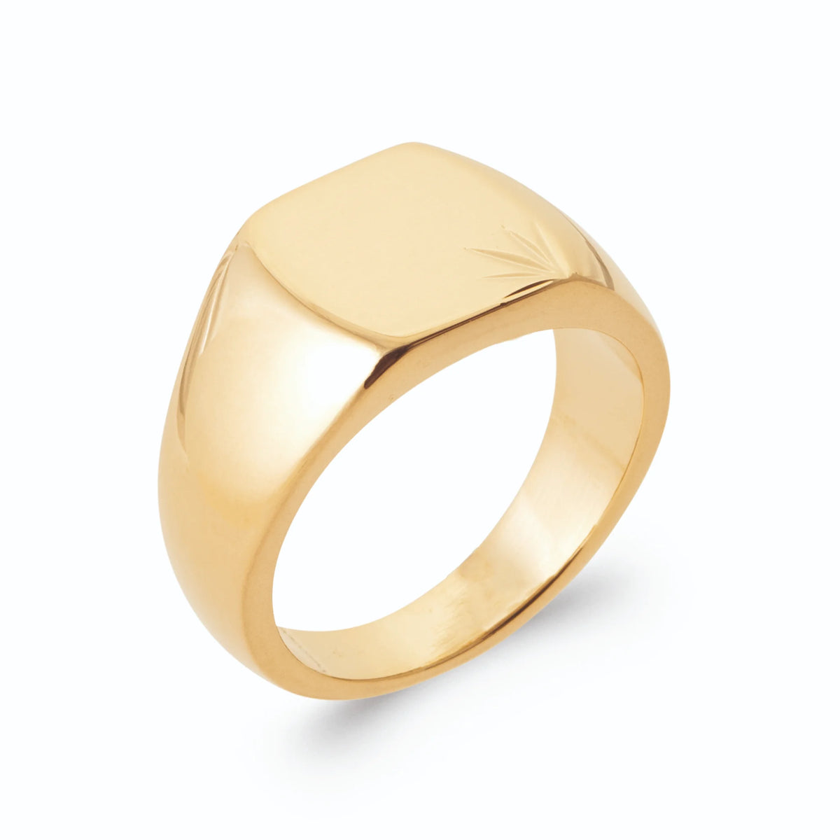 Bague chevalière carrée au plateau lisse poli en plaqué or