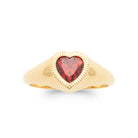 Bague chevalière cœur pierre rouge profond en plaqué or