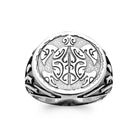 Bague chevalière ovale à motif polynésien en argent 925 homme vu de profil
