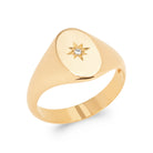 Bague chevalière ovale gravée d’une étoile et zircon en plaqué or