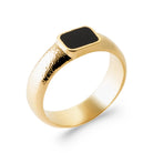 Bague chevalière rectangulaire laque noire sur anneau martelé en plaqué or