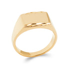 Bague chevalière rectangulaire plateau poli et fines lignes gravées en plaqué or