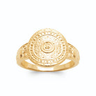 Bague chevalière ronde ciselée façon médaille plaqué or, vue de face