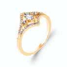 Bague chevron ajouré zircon navette en plaqué or, vue de trois quarts