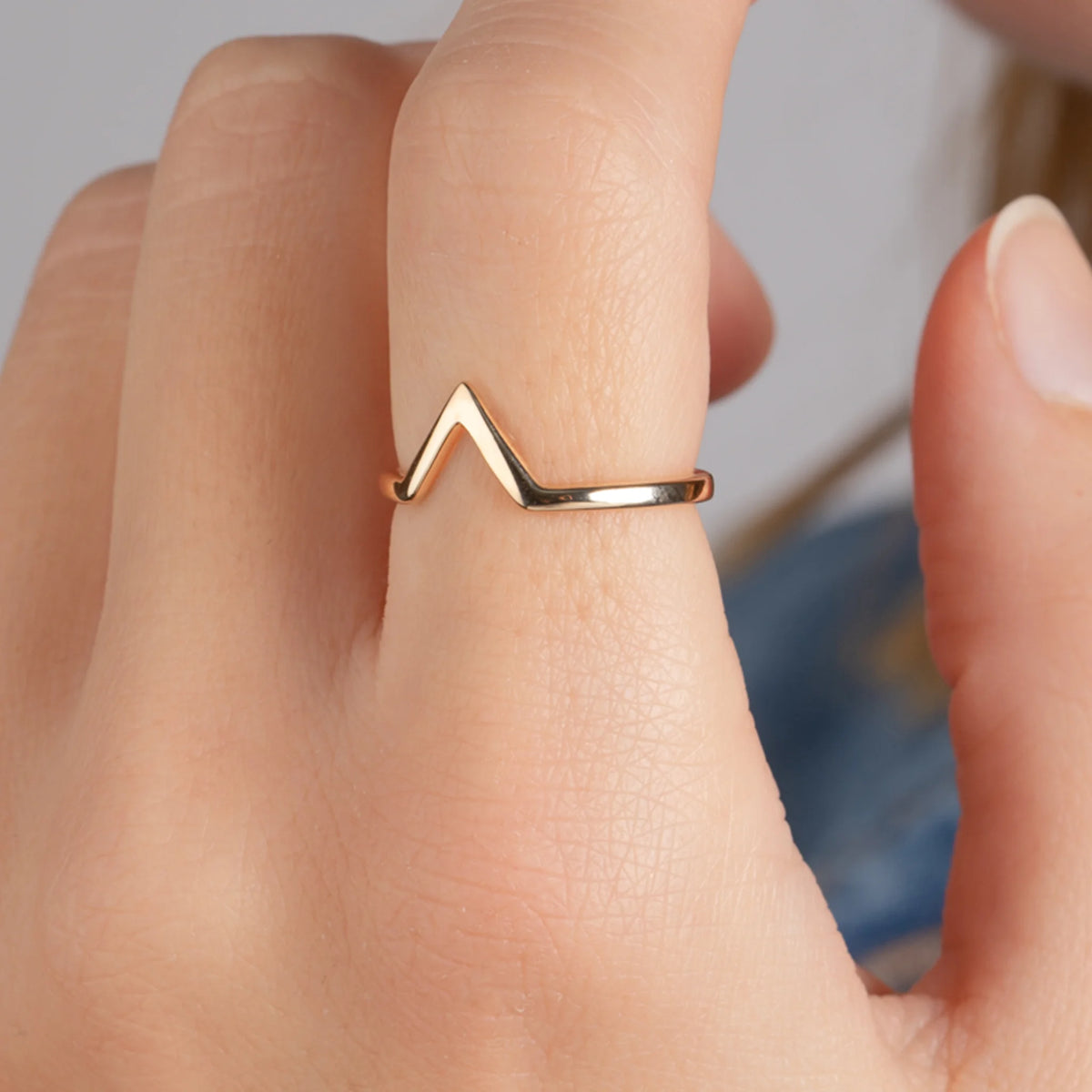 Bague chevron fine en plaqué or