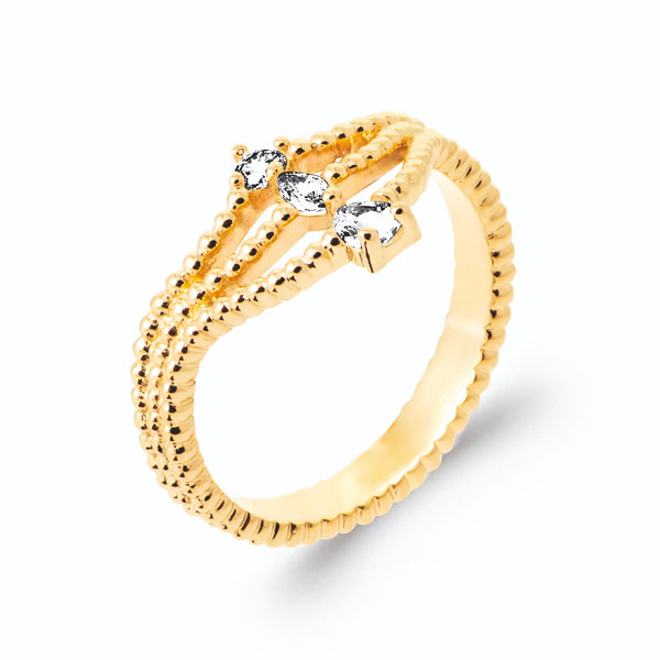 Bague chevron trois rangs perlés trio de zircons en plaqué or, vue de trois quarts