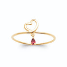Bague contour de cœur noué et pampille rouge cerise en plaqué or