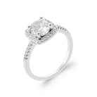 Bague coussin halo de zircons et épaules serties en argent 925, vue de face