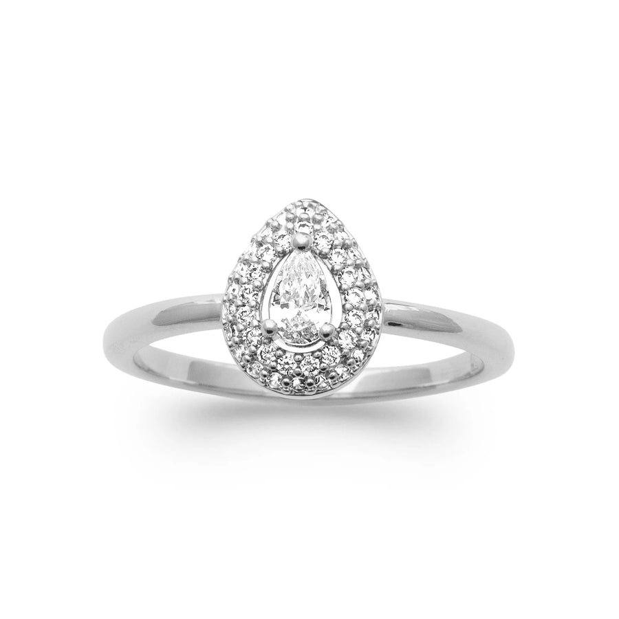 Bague coussin pavé et zircon central en argent 925, portée à la main