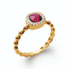 Bague pierre coussin rouge framboise entourage de zircons anneau perlé en plaqué or
