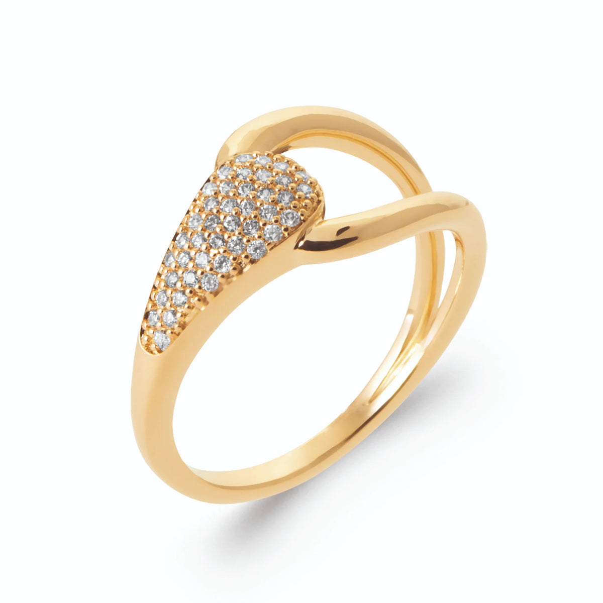 Bague croisée en boucle et goutte pavée de micro-zircons en plaqué or, vue de trois quarts