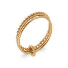 Bague deux anneaux perlé et lisse reliés par un anneau mobile en plaqué or, vue de trois quarts