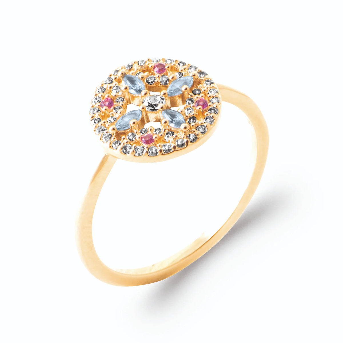 Bague disque pavé rosace bleu ciel et rose en plaqué or, vue de trois quarts