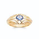 Bague dôme ajourée arceaux pavés de zircons et pierre ovale bleue plaqué or, vue de face