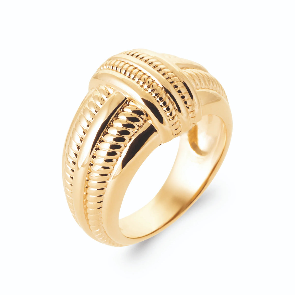 Bague dôme à côtes perlées et bandeau croisé effet tressage en plaqué or, vue de trois quarts
