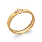 Bague double anneau brossé strié et petite étoile de zircons en plaqué or
