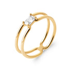 Bague double anneau fin réuni par un zircon rectangulaire en plaqué or