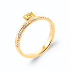 Bague double anneau pierre jaune rectangulaire et rang de pierres pastel en plaqué or