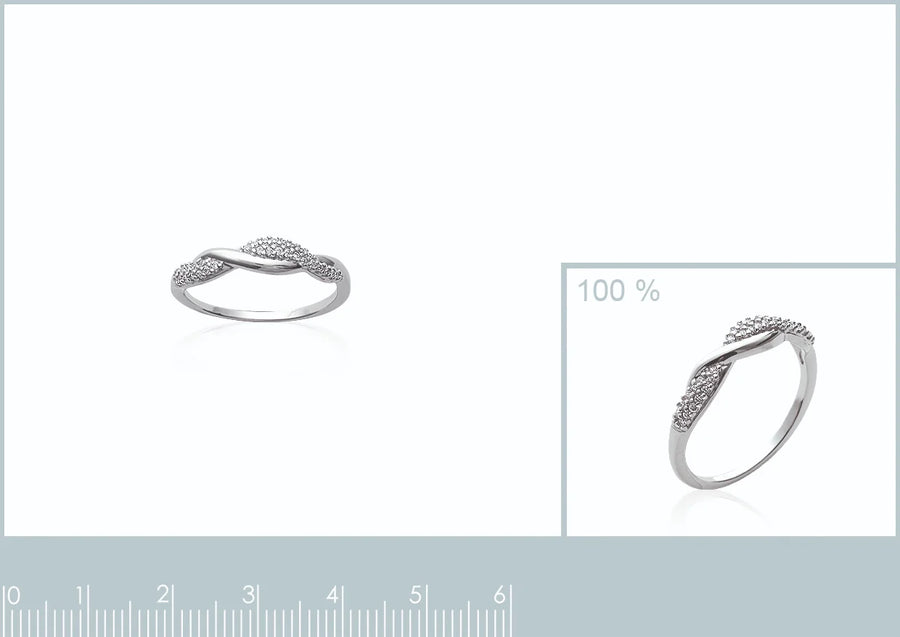 Bague entrelacs pavés de zircons en argent 925, portée à la main