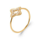 Bague étoile à quatre branches pavée de zircons et grains d’or en plaqué or, vue de trois quarts