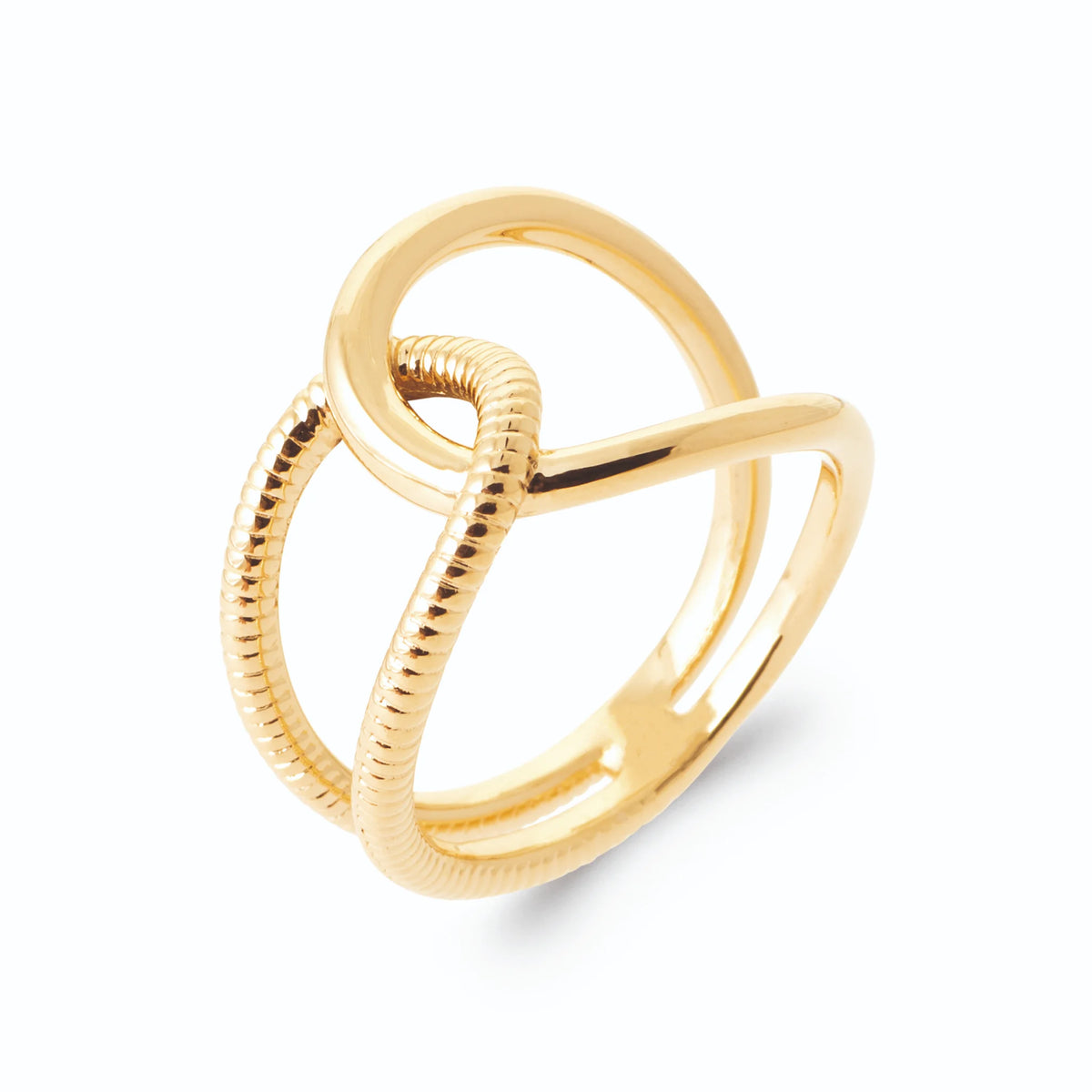 Bague fils côtelé et lisse enlacés en boucles ouvertes en plaqué or, vue de trois quarts