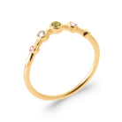 Bague fine cinq petites pierres colorées espacées en plaqué or