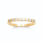 Bague fine ligne de zircons séparés par des barrettes d’or plaqué or, vue de face
