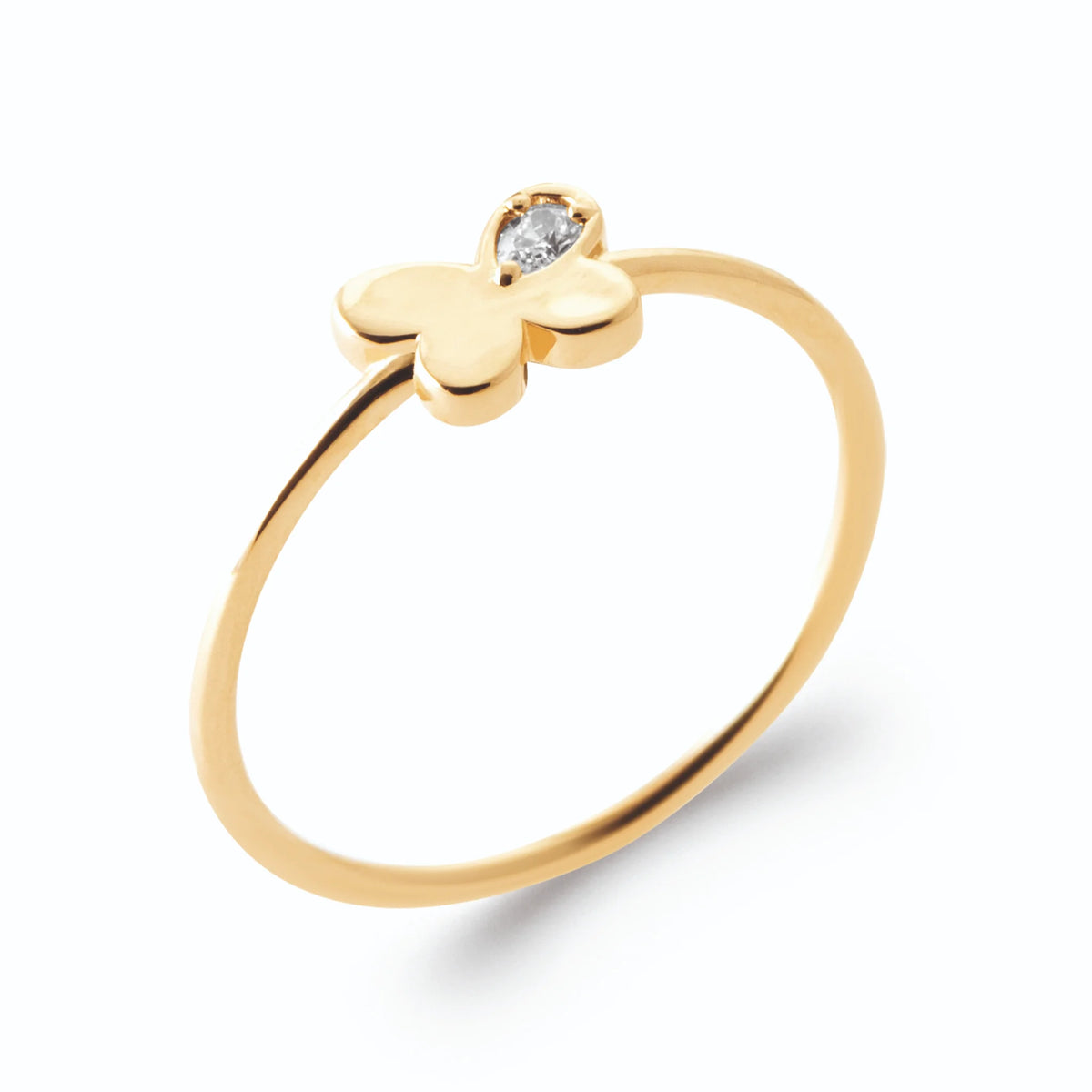Bague fine papillon d’or poli et petit zircon en plaqué or, vue de trois quarts