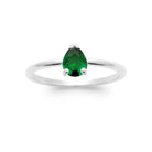 Bague fine solitaire pierre verte taille poire en argent 925, vue de dessus